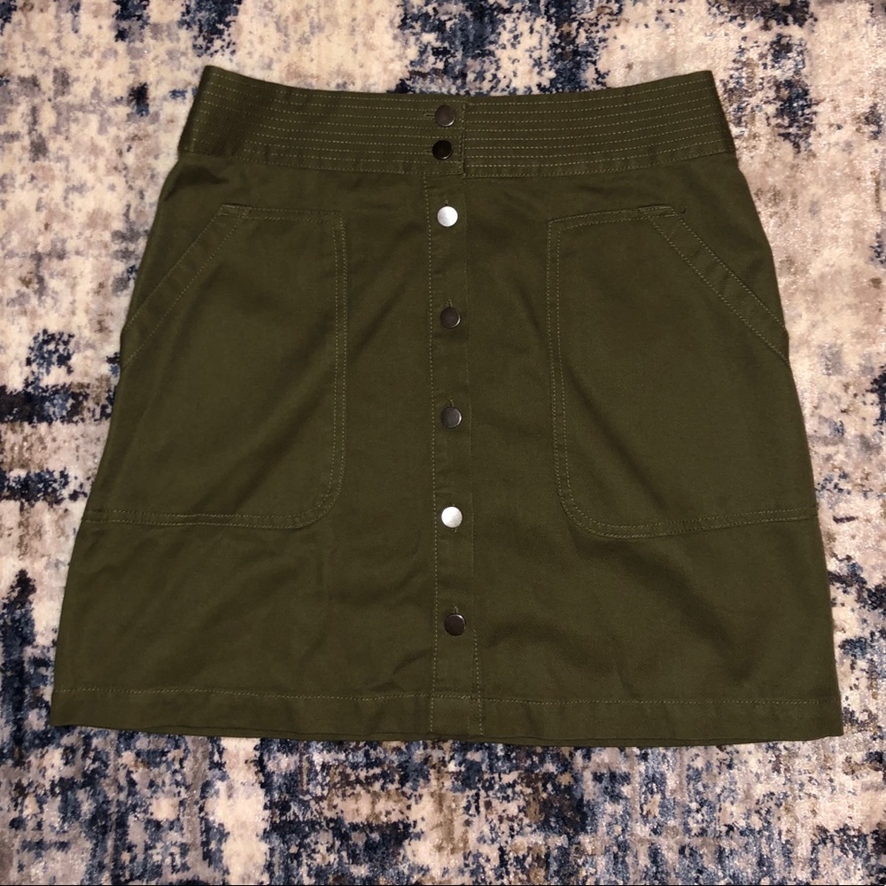 NWT - BANANA REPUBLIC BLACK GREEN SKIRT - SIZE 2